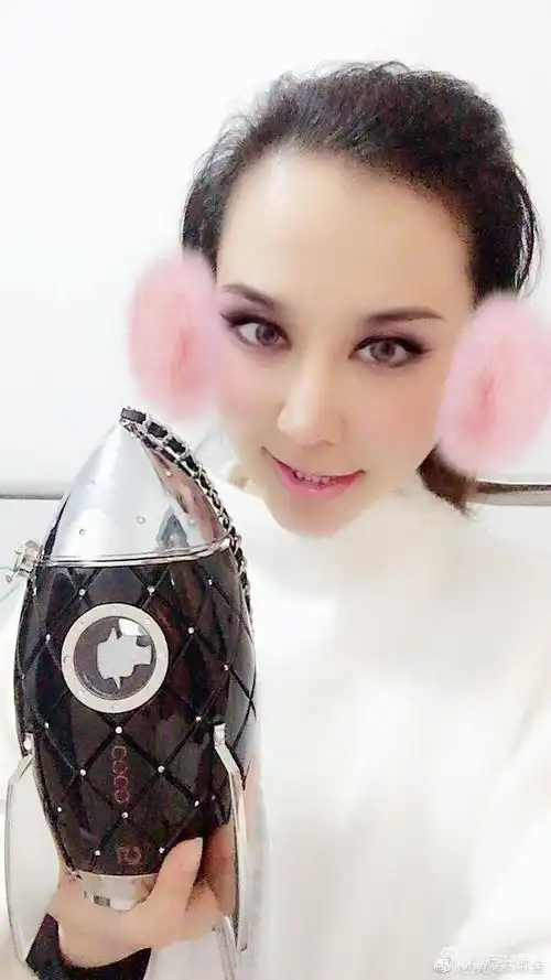 侯耀华给女徒弟买奢侈品包包 网友爆料竟然是假货