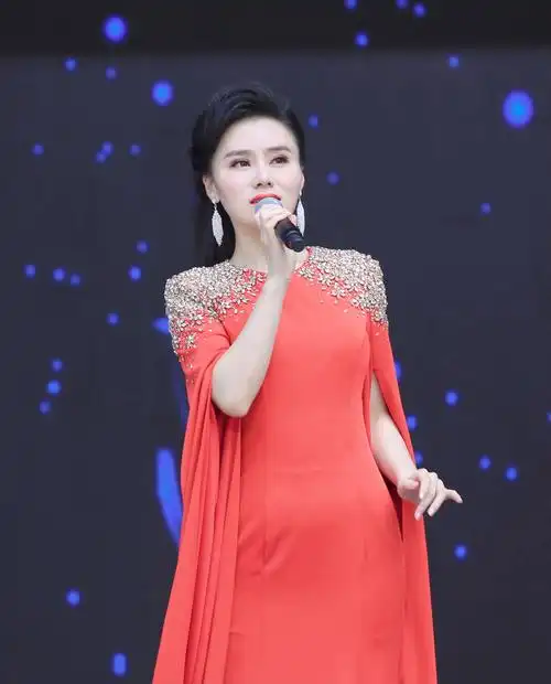 舞台抓拍青年歌唱家王陈娜