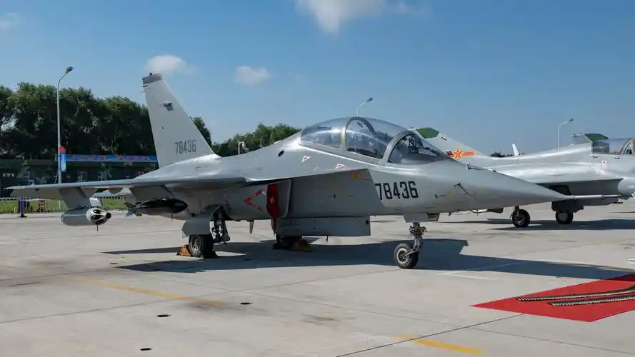 教10高级教练机资料图