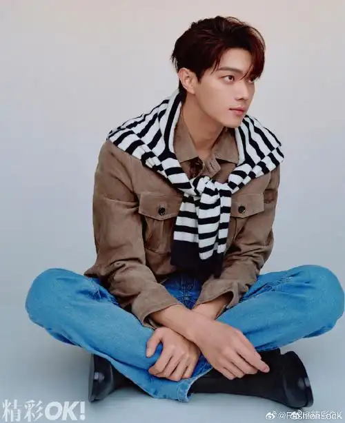 许凯丨精彩ok杂志大片78西装 休闲装 领带裙,时尚又活力爆棚,少年感