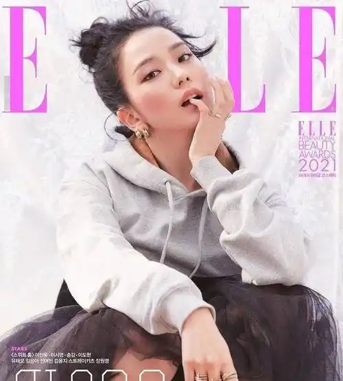 以前有的人总说blackpink中jisoo就像小透明,在不断的成长中,金智秀