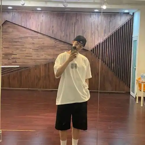 做个有人气的男生车银优穿搭了解下