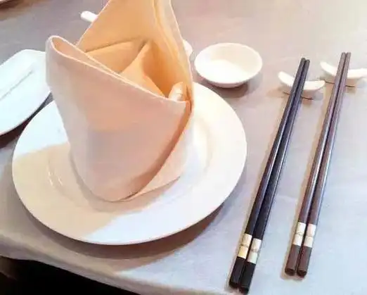 之后,教我辨识公筷和私筷.她率先在大伙来到的十分钟前下单.