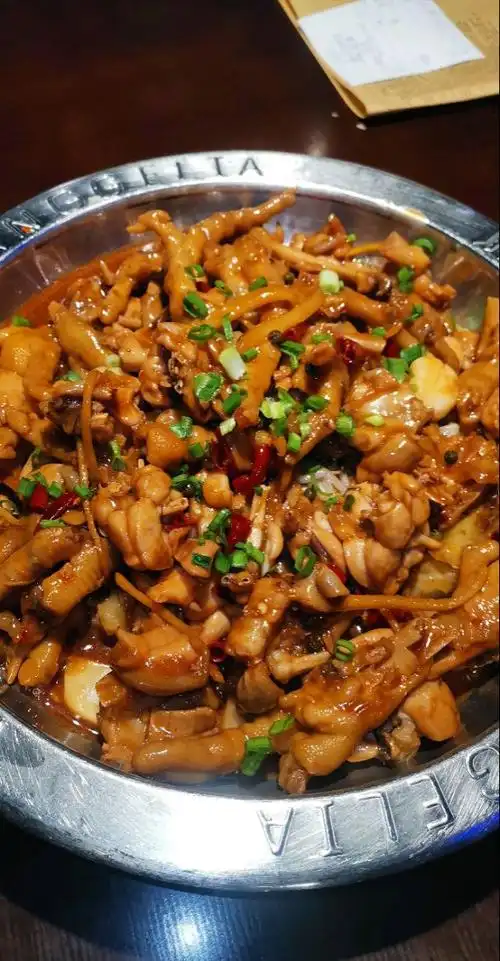 外食牛蛙鸡爪煲