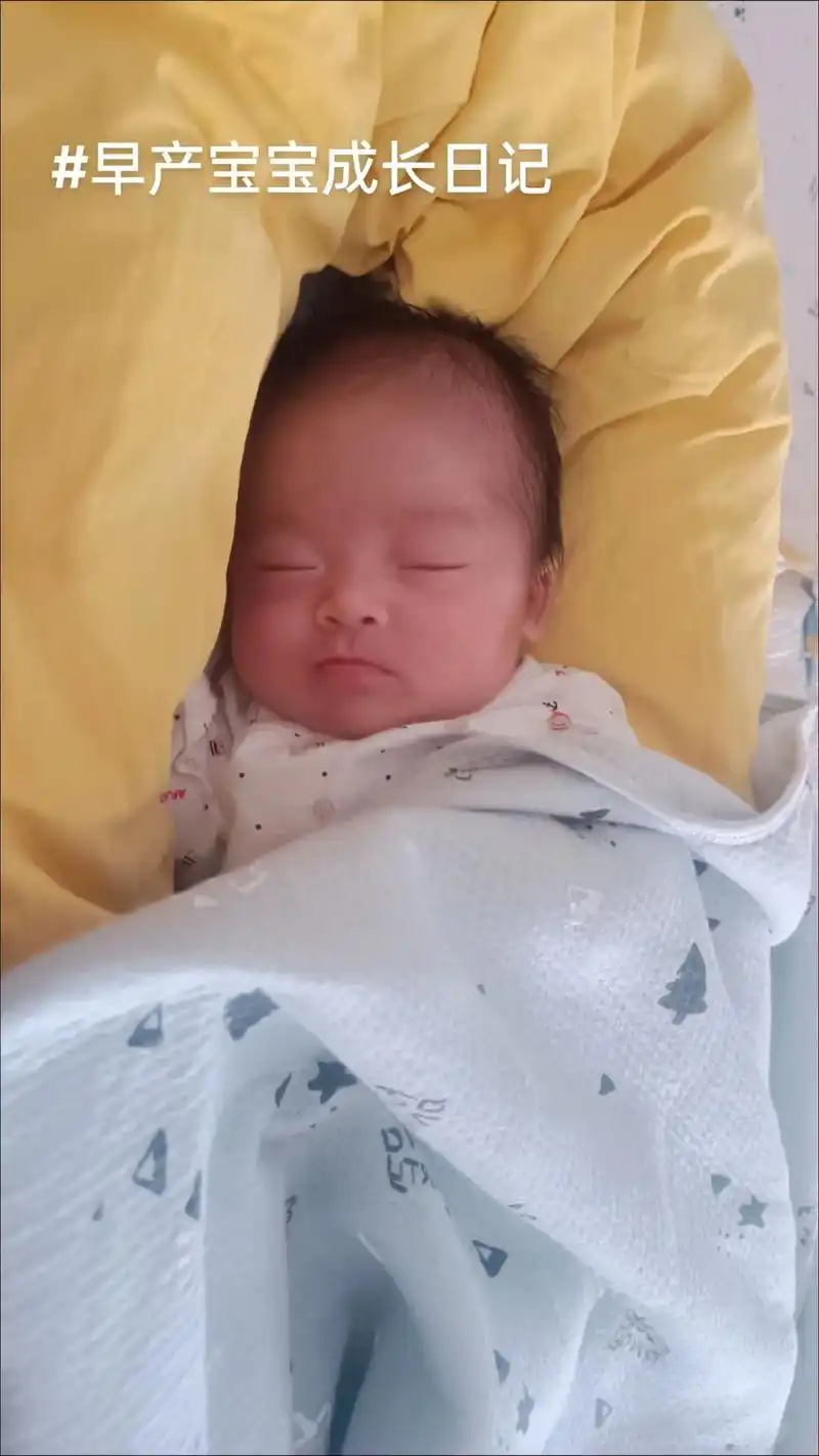 已经出生2个多月了,这两天不知道是肠胀气还是猛涨期,总是哼哼唧唧的