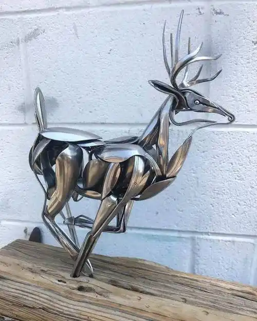 给他吃饭用的刀叉他能还你一个金属艺术品的奇幻世界