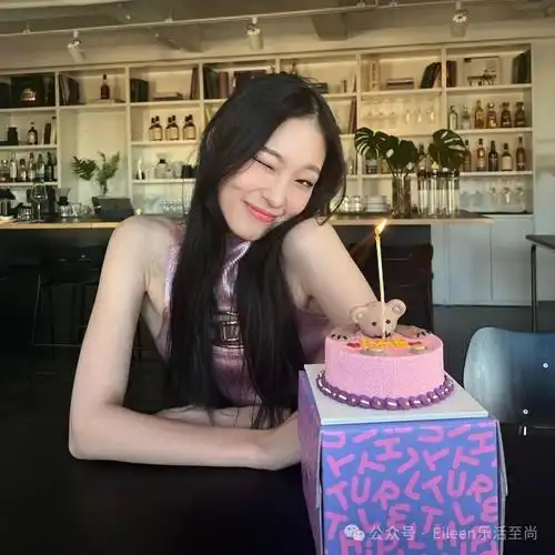 前两天,赌王二房千金何超仪,接受访谈,首次聊到家族遗产分配,透露二房