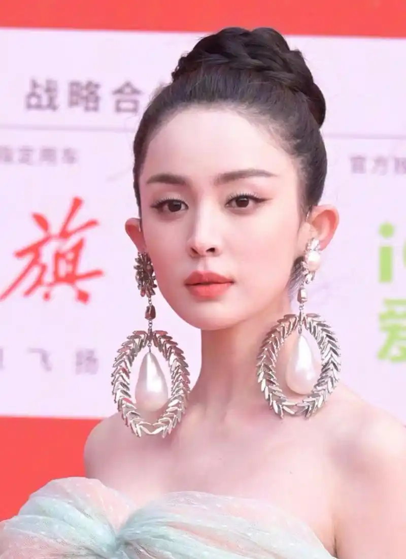 古力娜扎这个大耳环的造型好出圈!