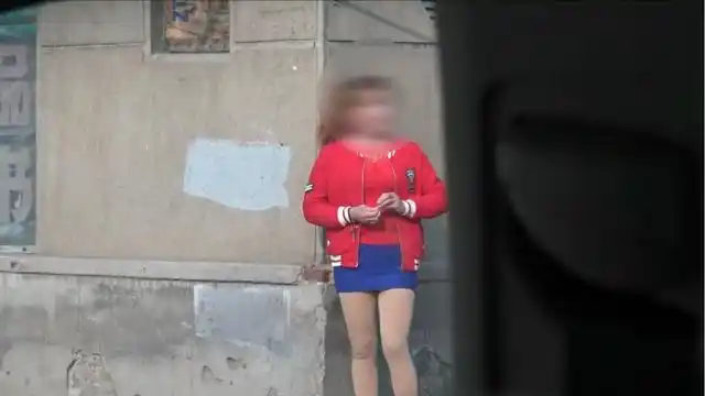 废弃城中村沦为卖淫窝点,街上遍地是站街女,女子:60,绝对安全