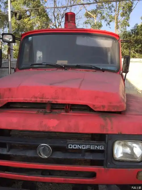 围观厂区报废消防车