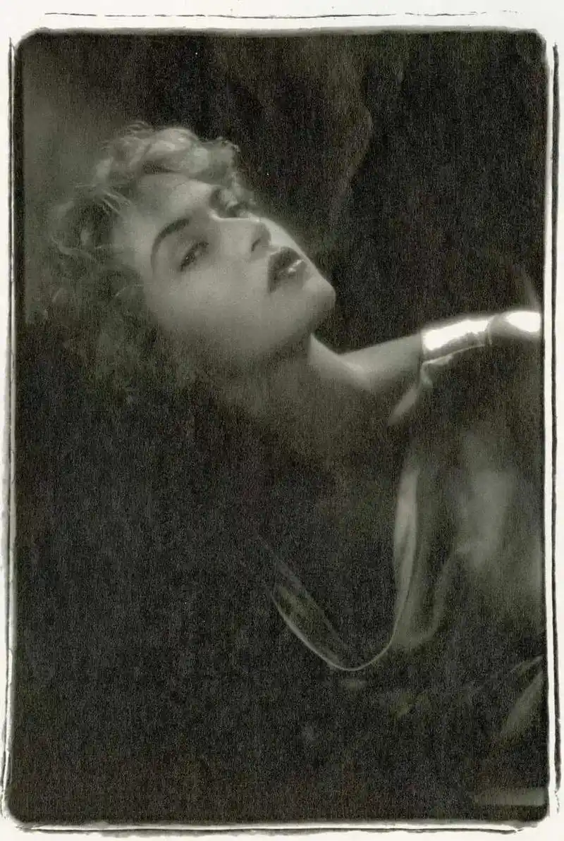 1997年,电影《#泰坦尼克号 》片尾 露丝 床 - 抖音