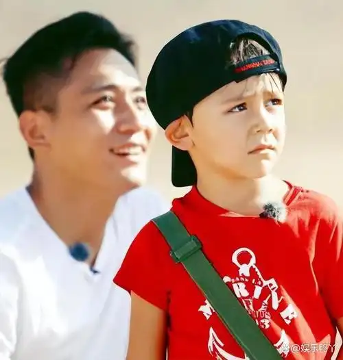 看了刘烨儿子的照片,长大后"稚气"全无,终于明白混血儿的心酸