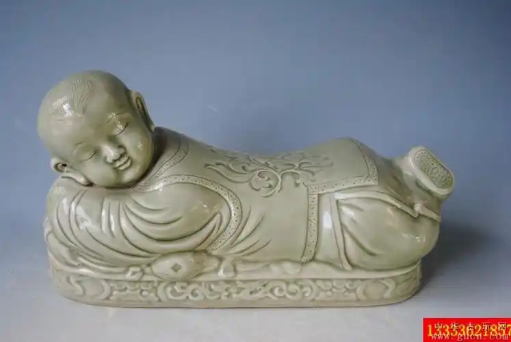 宋代汝窑豆青釉孩儿枕