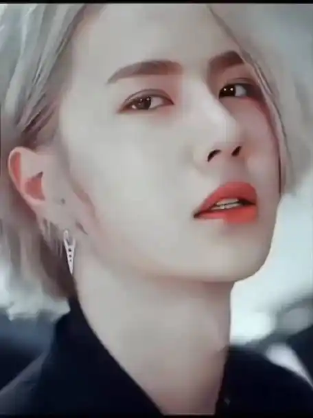 王一博超话让一让让一让白牡丹回归统统闪开～今天是好久不见的爱豆