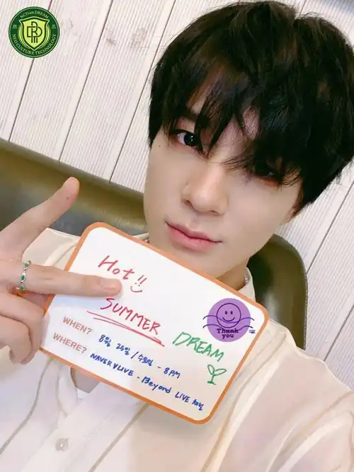 李帝努五周年自拍