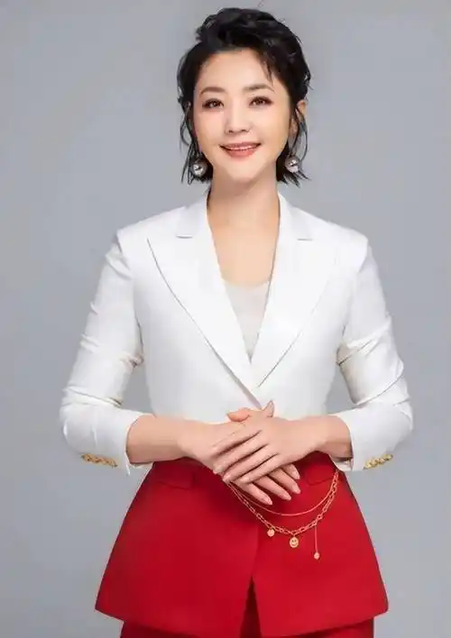 方琼:嫁大8岁丈夫,婚后分居多年,她真的幸福吗_朋友_妈妈_儿子