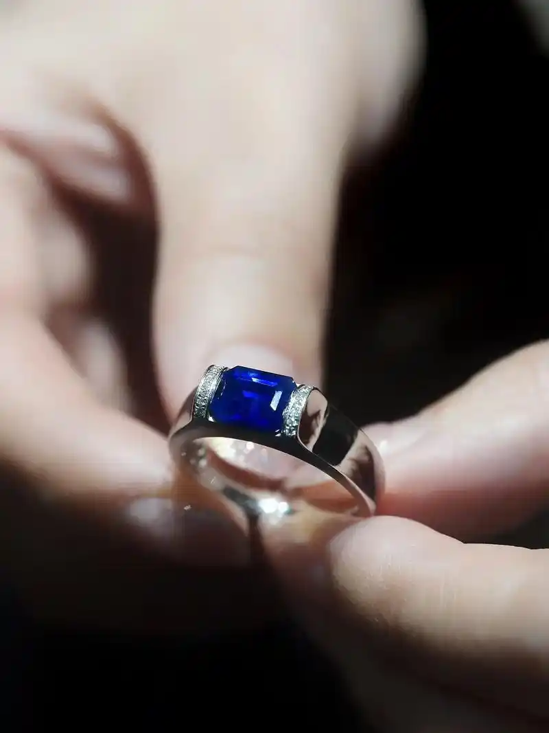 97细节决定成败|蓝宝石戒指.对于男士们来说,好的高级珠宝是 - 抖音