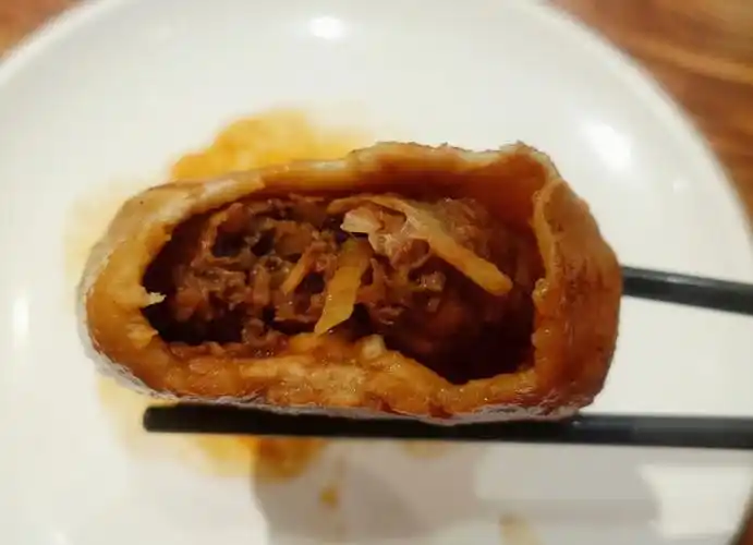 门钉肉饼乳酪蒸蛋糕