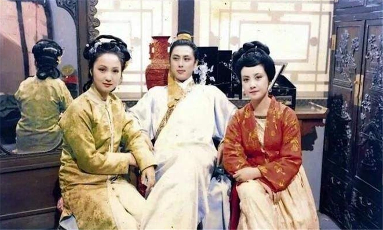 王熙凤最后怎么死的曹翁写的清楚明白贾母和王夫人都已容不下她