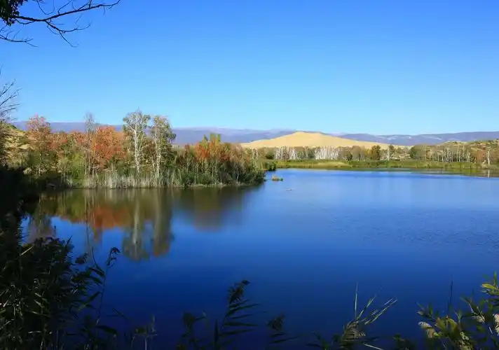 新疆185团——白沙湖