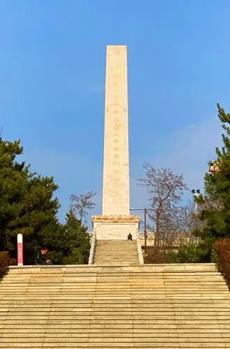 瞻仰陕甘边革命根据地照金纪念馆