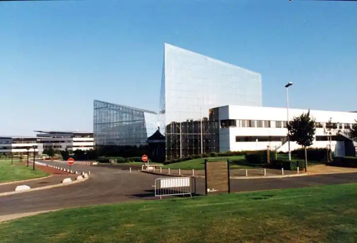 经教育部和国务院学位办批准,我校与法国普瓦提埃大学(université de