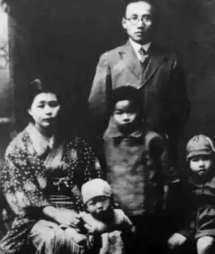 郭沫若的妻子于立群,在整理丈夫遗物时,为何选择悬梁自尽?