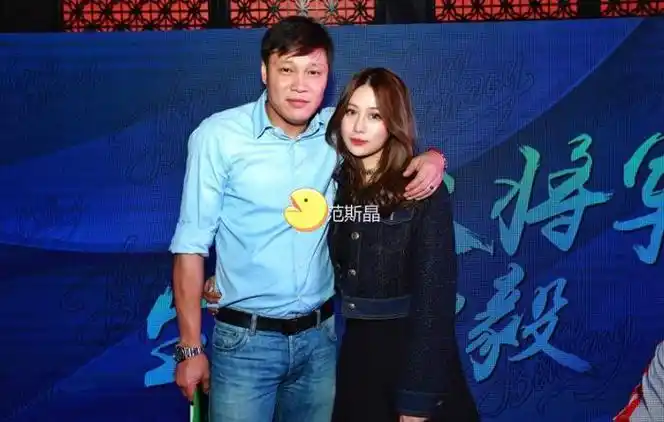 大将军略显老态,一家三口罕见露面|李倩|范志毅|大将军_新浪新闻