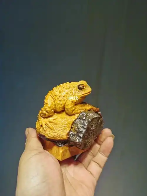 根抱石小木雕动物金蟾摆件