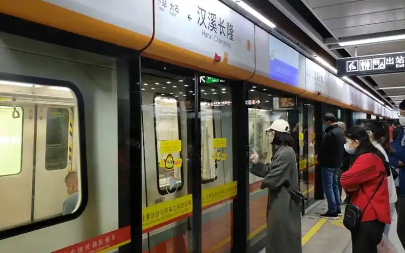 【广州地铁】广州地铁3号线b4型增购车03x091-092汉溪长隆站下行进站