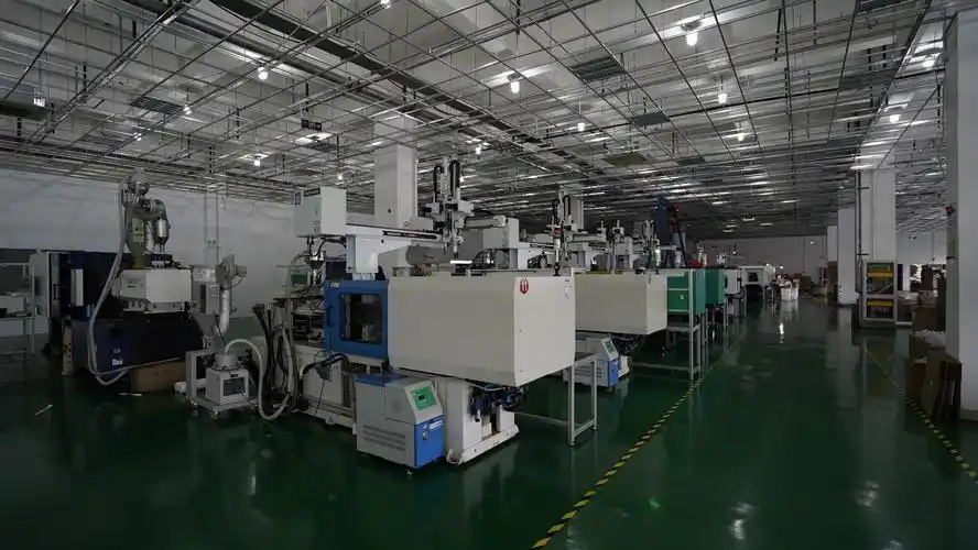 自动化注塑车间