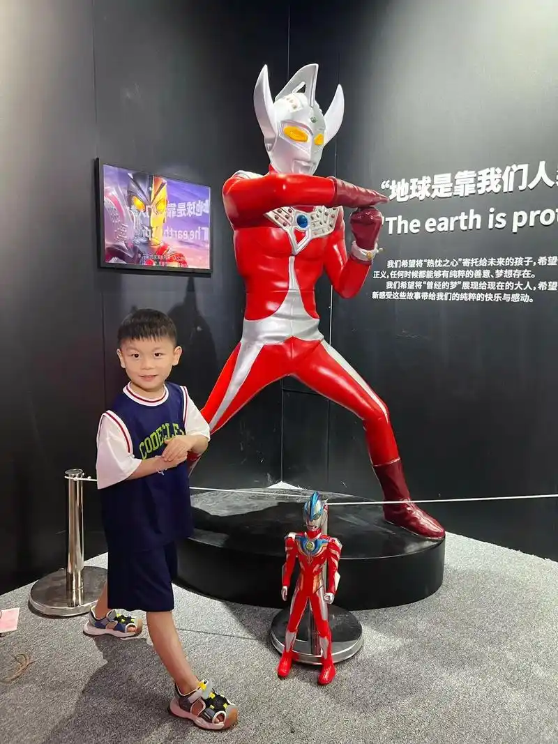 跟奥特曼一起呼唤光的名字吧.