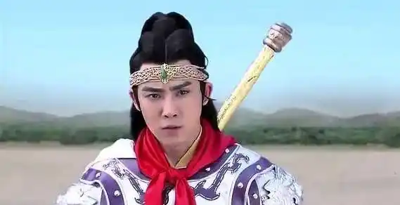 此二人没有和罗成交手,仅仅拿出来一样兵器就吓得罗通退兵扎营高悬