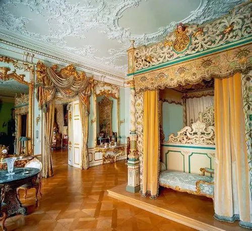 再来点王宫内景,王宫位於德国巴伐利亚州东部的regensburg雷根斯堡.