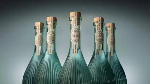 haigclub宝蓝色小瓶酒在造经典,酒包装设计