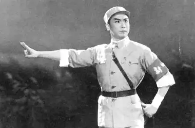 谭元寿在京剧电影《沙家浜》中饰演郭建光.光明图片