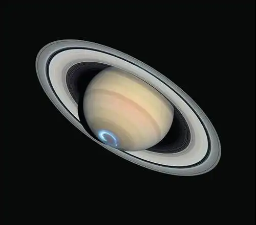 图为哈勃望远镜2004年拍摄的土星,在这张照片中,极小的土星环图像都被