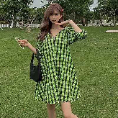实拍大码泡泡袖v领连衣裙2020新款胖mm遮肉显瘦韩版绿色格子裙子