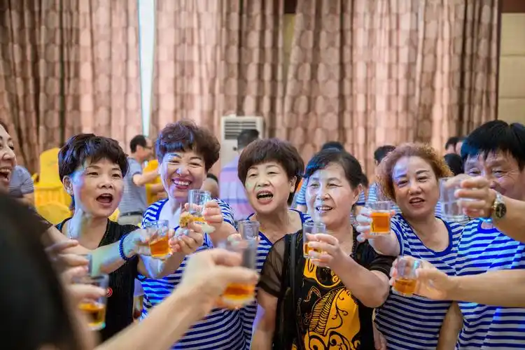 一曲《老同学相约明年在相聚》牵记毕业四十三年同学聚会制作:李敏跃