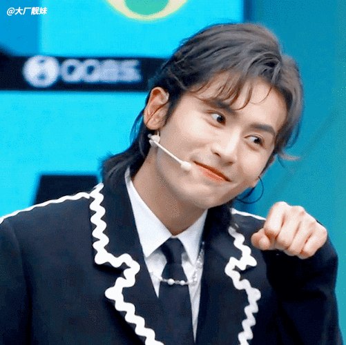 这是变形记吧演技富人张哲瀚从肌肉战狼变成全民娇妻