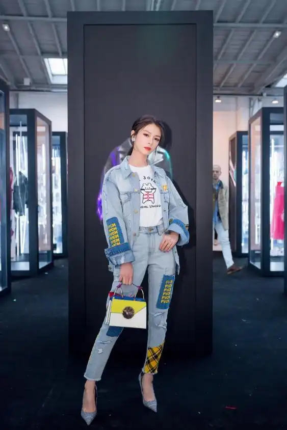 火箭少女101傅菁首战巴黎时装周 时尚表现力备受青睐