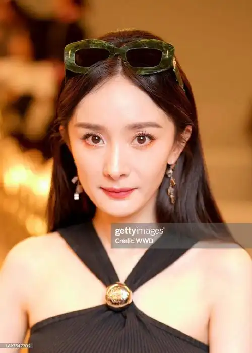 杨幂巴黎时装周g社生图