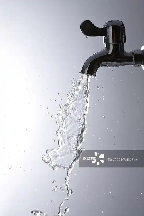水龙头和水图片素材