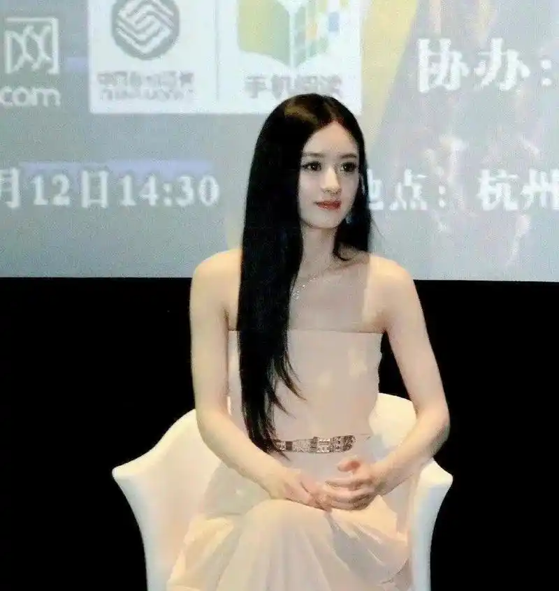 赵丽颖和杨蓉的同框照片太惊艳了,因为当初赵丽颖是那么的清纯美丽,不