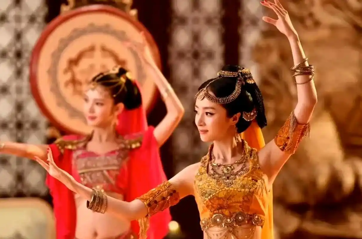 胡冰卿和陈瑶剧中同框,谁赢了?