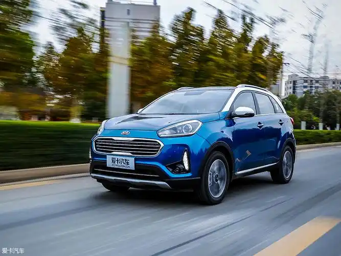 2017款东风悦达起亚新kx3属于中期小改款车型.