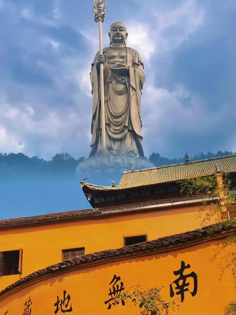 九华山位于安徽省池州市, - 抖音