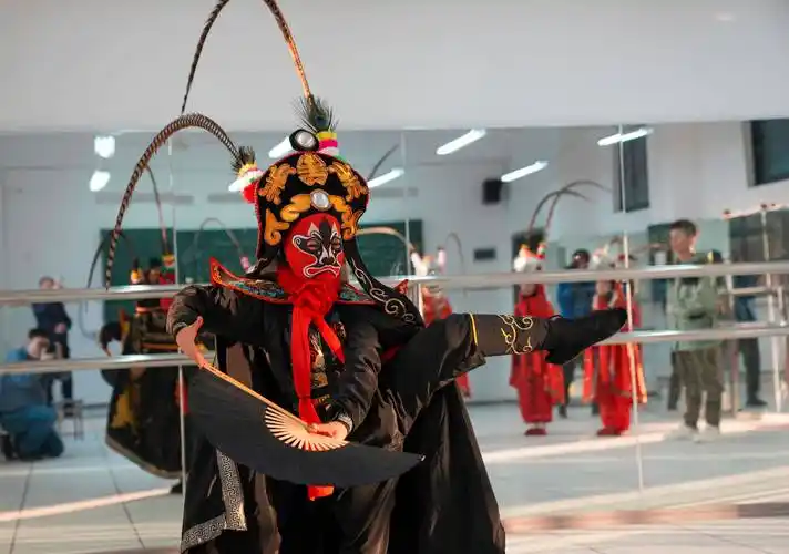 (新华全媒 )重庆小学生:在川剧变脸特色课程中感受中国文化魅力_垫江