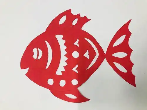 人美版小学美术对称鱼剪纸