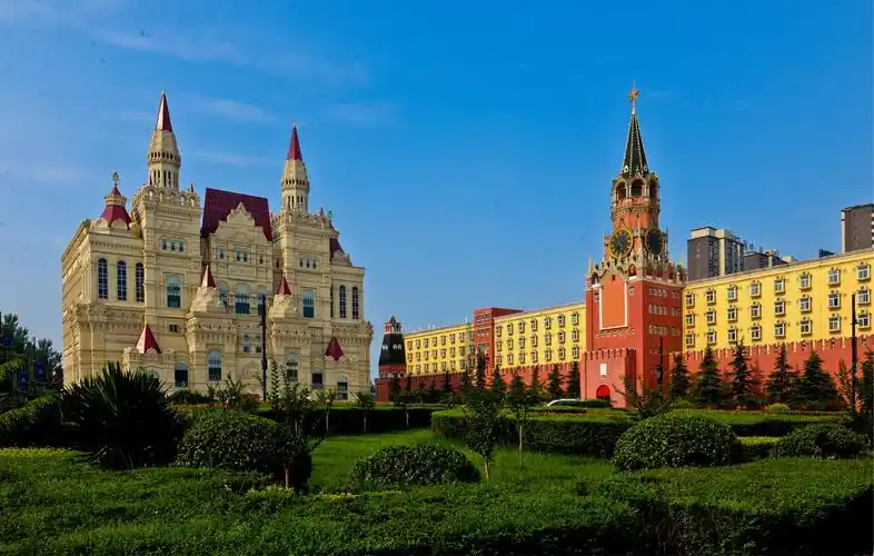 参观郑大西亚斯国际学院图书馆